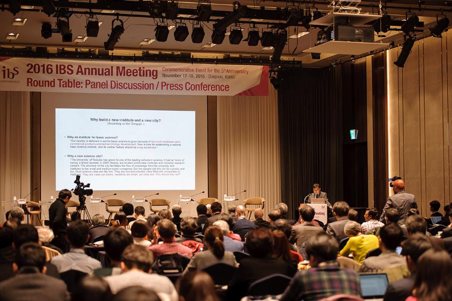 Round Table Discussion entitled 'Fostering Basic Science in Korea & IBS' 2
