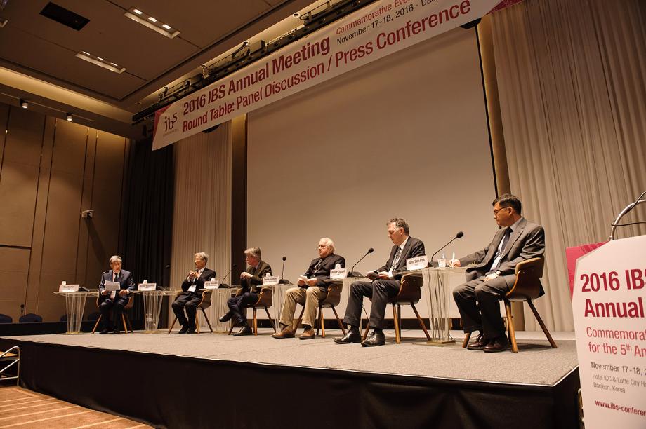 Round Table Discussion entitled 'Fostering Basic Science in Korea & IBS' 3
