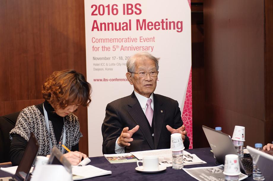 Matsumoto Hiroshi, President of RIKEN at the press conference 4
