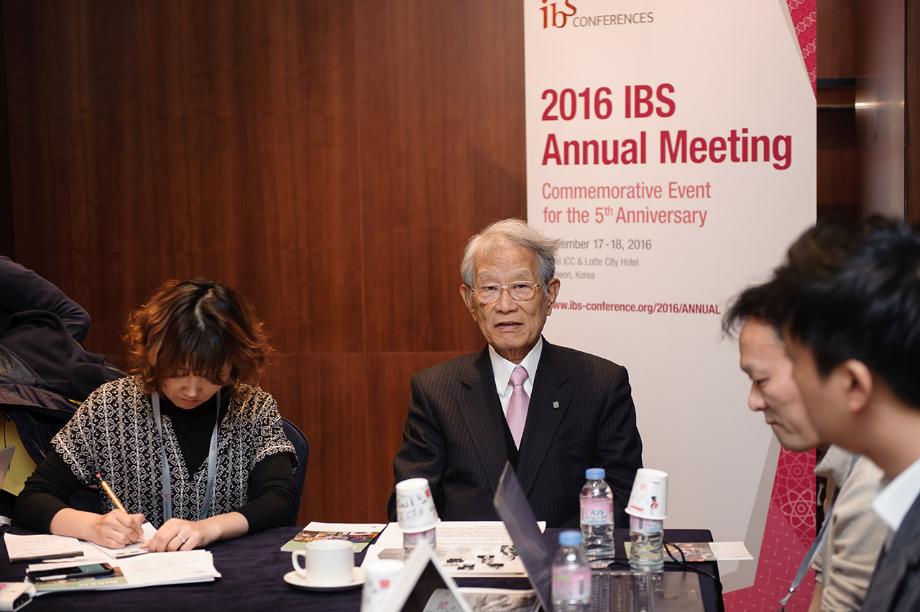 Matsumoto Hiroshi, President of RIKEN at the press conference 2