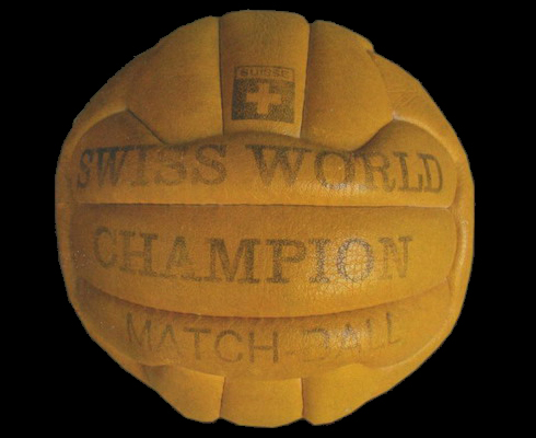 최초로 18개의 가죽 조각으로 만들어진 1954년 스위스 월드컵 공인구 ⓒ위키피디아