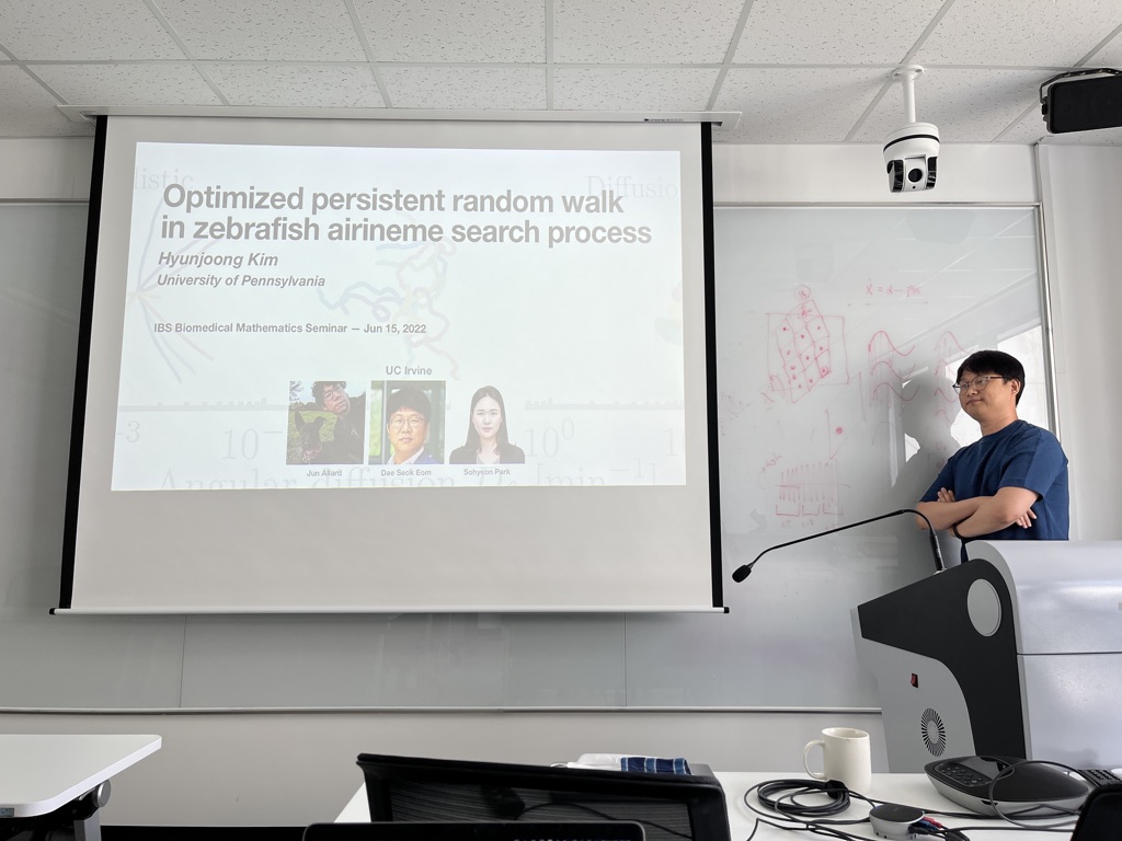 Hyunjoong Kim gave a talk titled “Optimized persistent random walk in zebrafish airineme search process” at the IBS Biomedical Mathematics Seminar