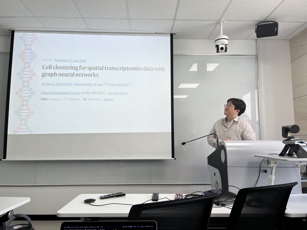 Hyun Kim gave a talk on “Cell clustering for spatial transcriptomics data with graph neural networks” at the Journal Club