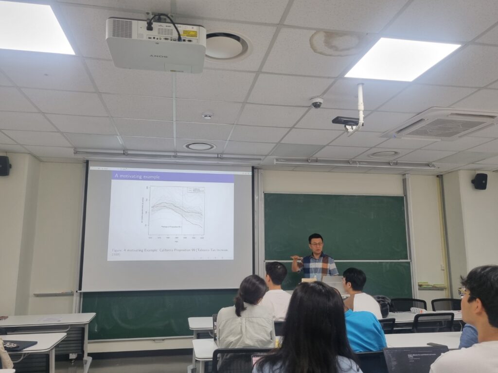 Jae-Kwang Kim gave a talk titled “Weight calibration for causal inference and transfer learning” at the IBS Biomedical Mathematics Seminar