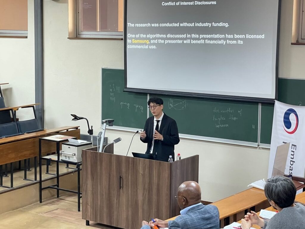 Professor Jae-Kyoung Kim (CI) delivered an invited special lecture tour in South Africa. CI 김재경 교수가 남아프리카공화국에서 초청을 받아 순회 특별강연을 진행했습니다