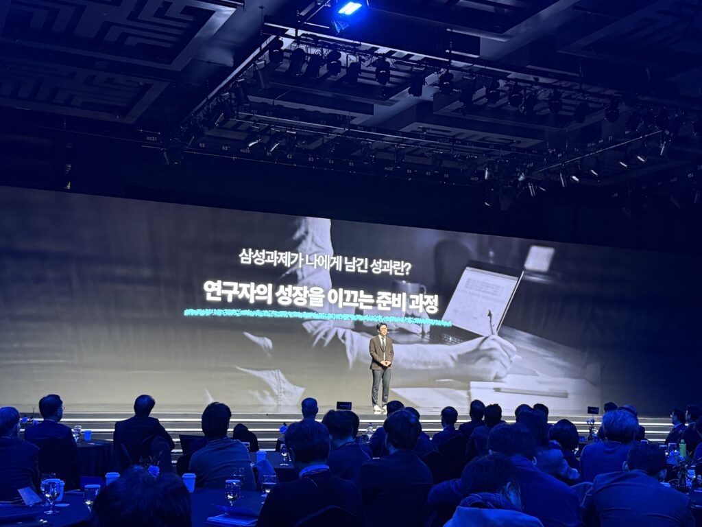 CI Prof. Jae Kyoung Kim delivered an opening speech at the Samsung Science & Technology Foundation event. CI 김재경 교수가 삼성미래기술육성재단 행사에서 개회 연설을 진행했습니다.