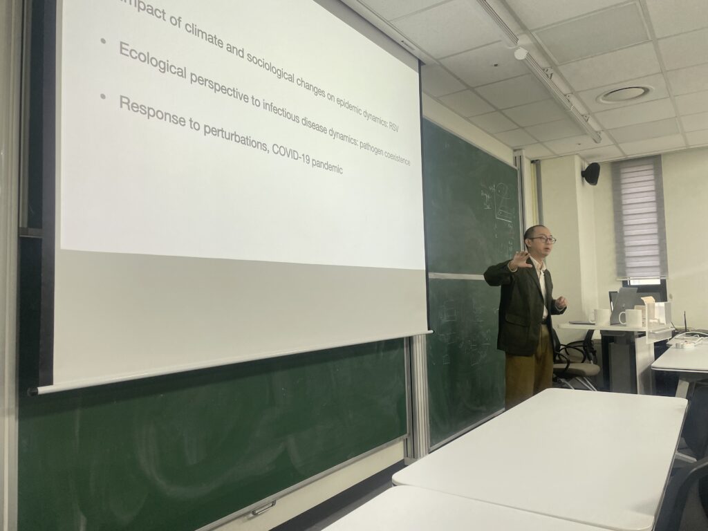 Sang Woo Park gave a talk titled “Mathematical modeling of infectious disease dynamics” at the IBS Biomedical Mathematics Seminar