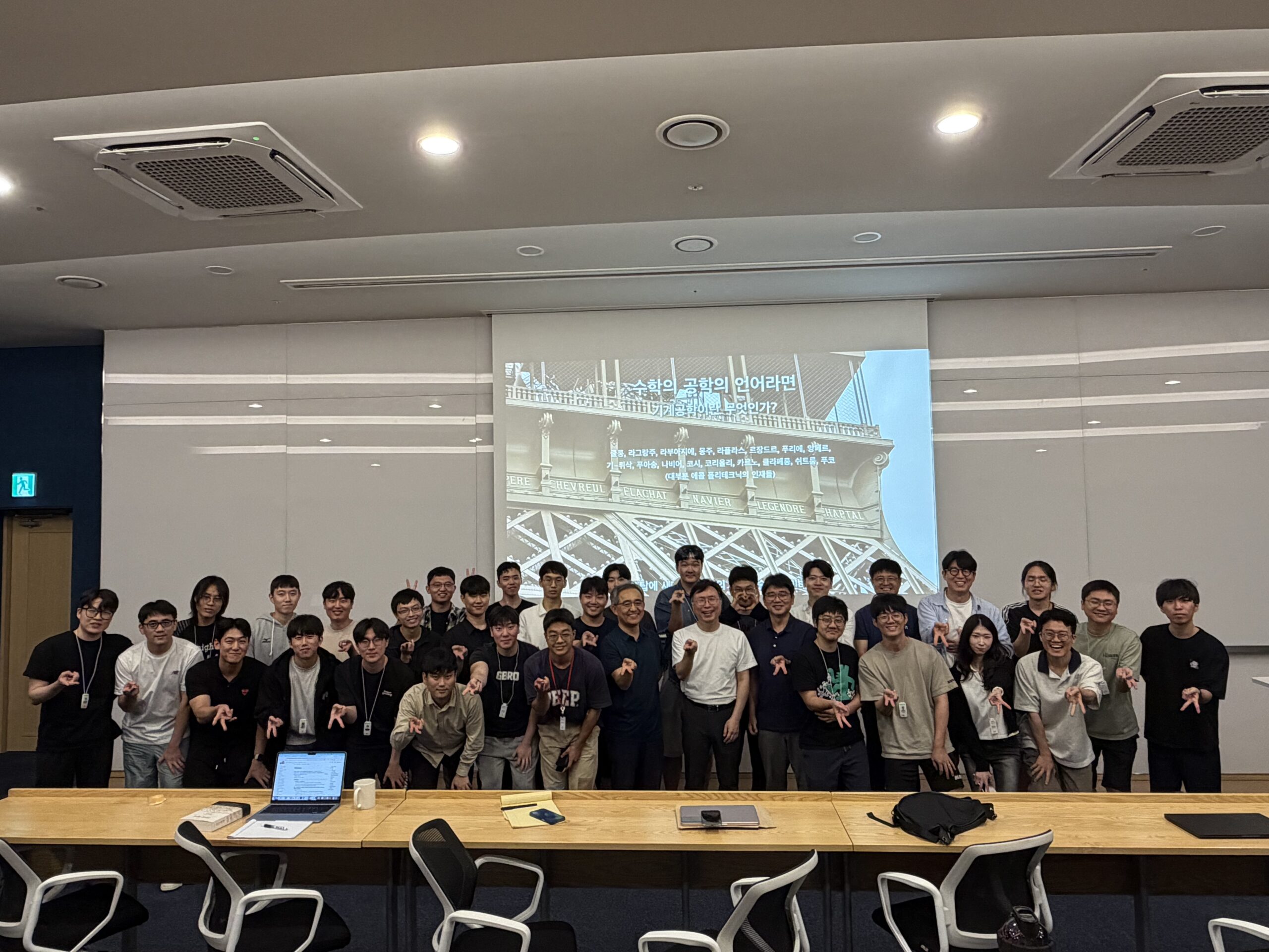 Tae-gi Min gave a talk titled “수학이 공학의 언어라면 (If Mathematics Is the Language of Engineering)” at the IBS Biomedical Mathematics Seminar. 민태기, IBS Biomedical Mathematics Seminar에서 “수학이 공학의 언어라면” 주제로 강연