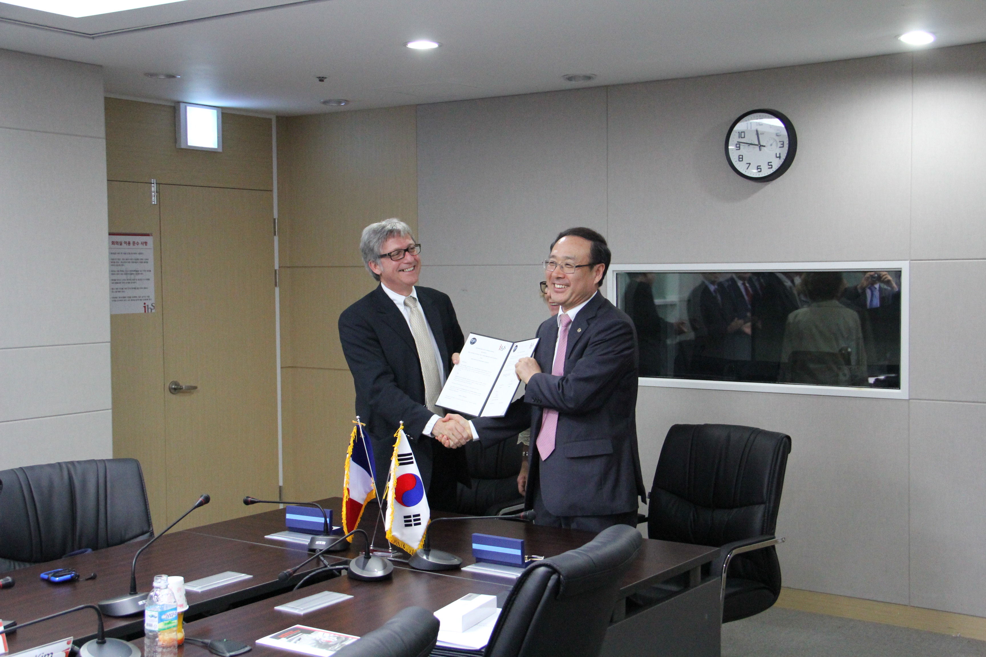 MOUs with Inserm & CRNS