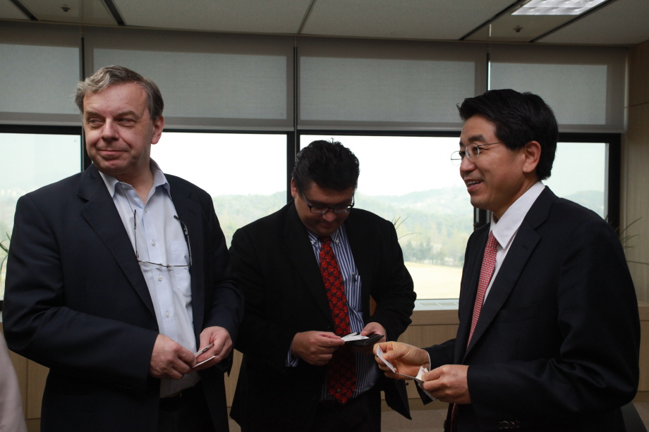 Philip Campbell (left), Antoine Bocquet (middle) and Taeghan Hyeon are greeting each other.