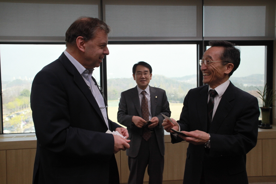 Philip Campbell (left), Antoine Bocquet (middle) and Taeghan Hyeon are greeting each other.