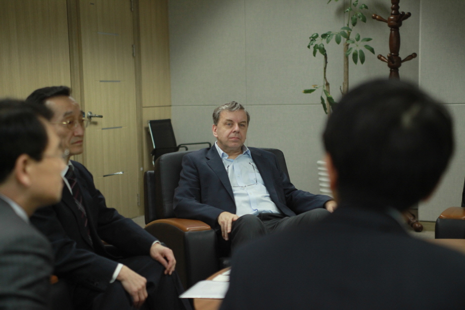 Philip Campbell is listening to the presentation given by Hee-Sup Shin.