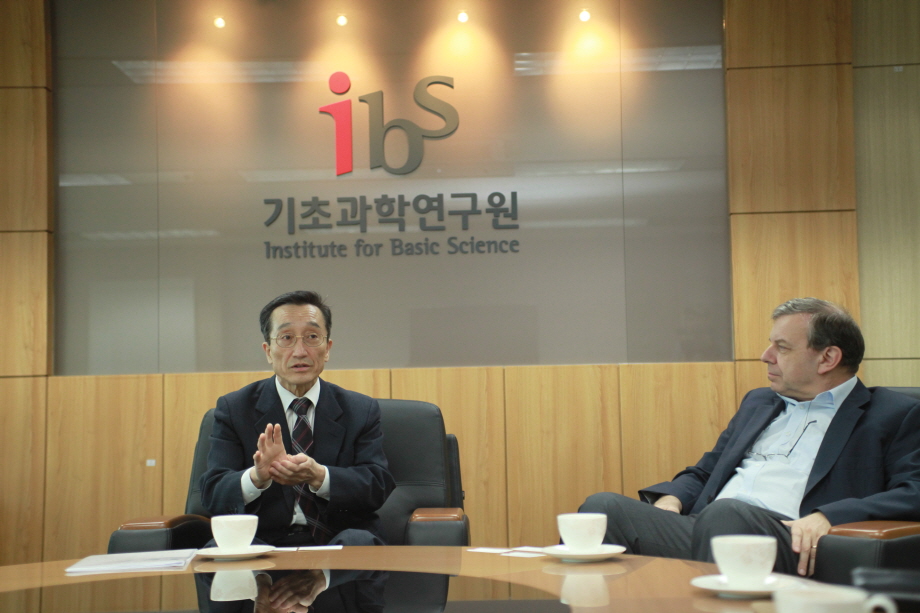 Hee-Sup Shin is giving a presentation on the current status of IBS