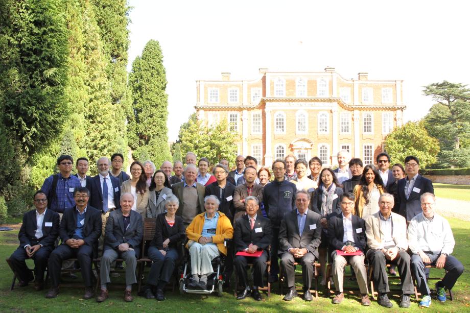 Group photos in front of Kavli 1