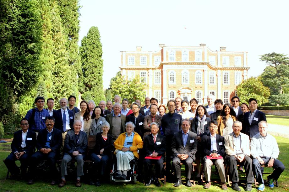 Group photos in front of Kavli 2