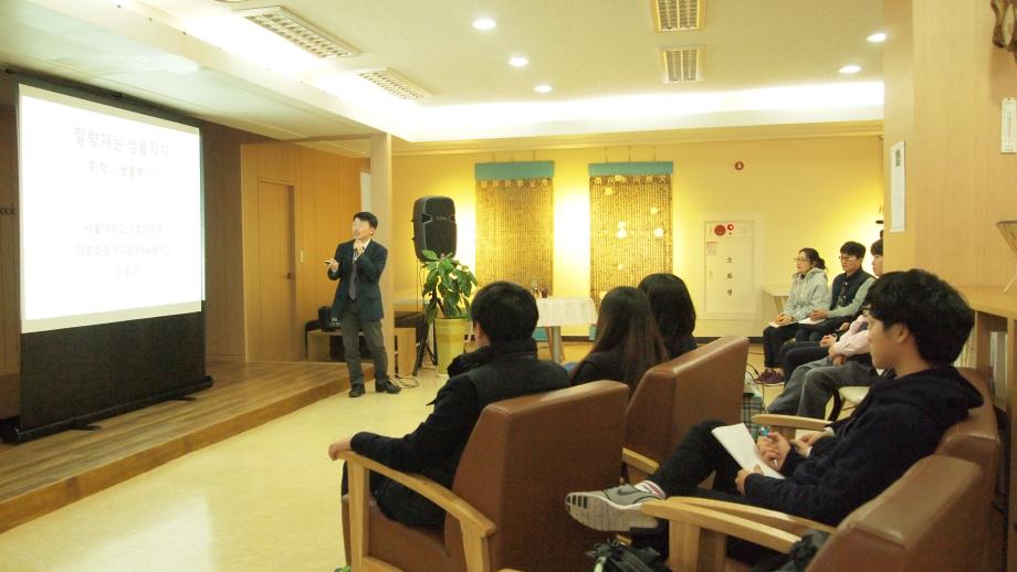 Science talk in the Library (PAJU)