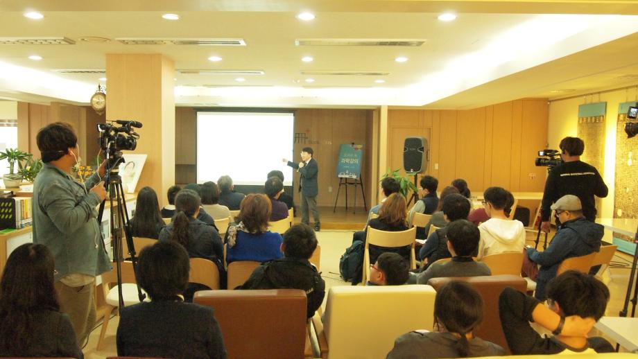 Science talk in the Library (PAJU)