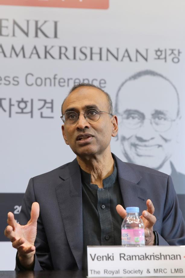 벤키 라마크리슈난_기자회견 2