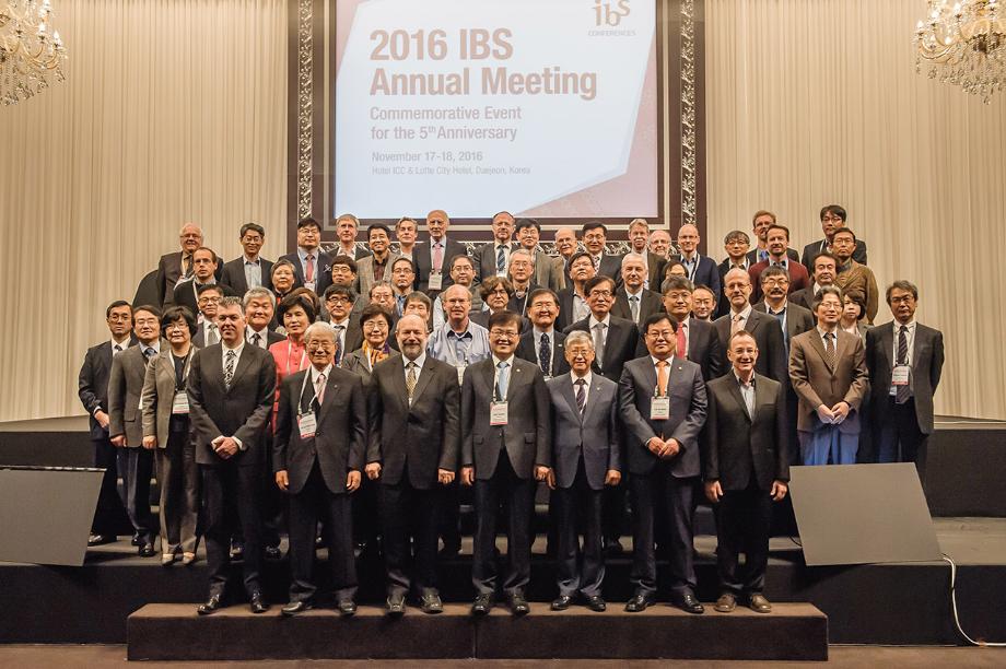 IBS 5주년 기념행사 개회식 단체사진