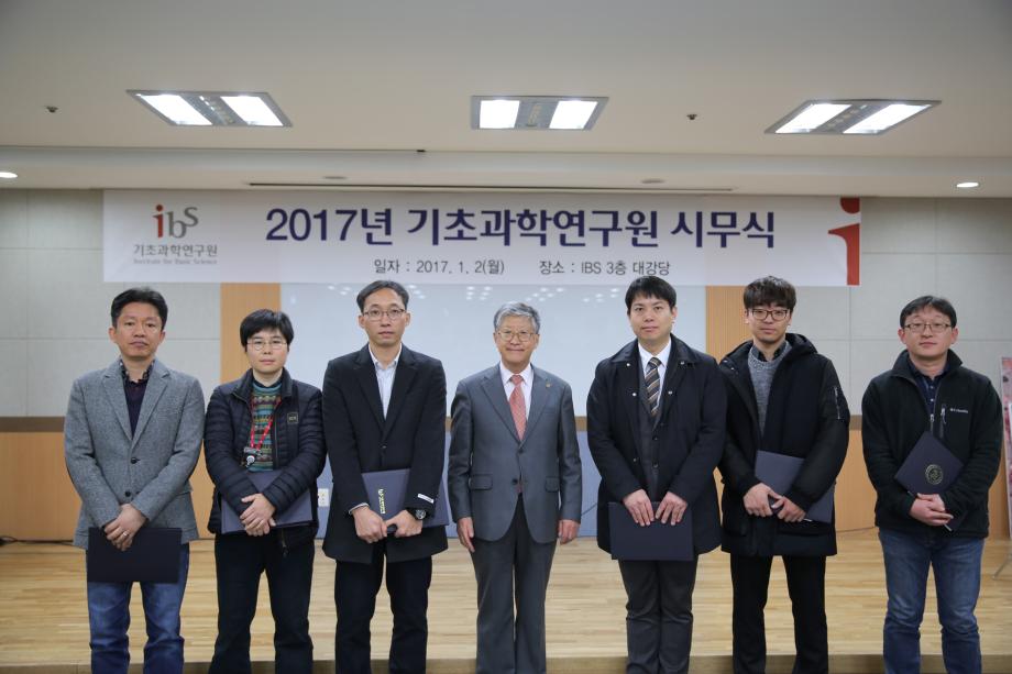 prize winners' photo