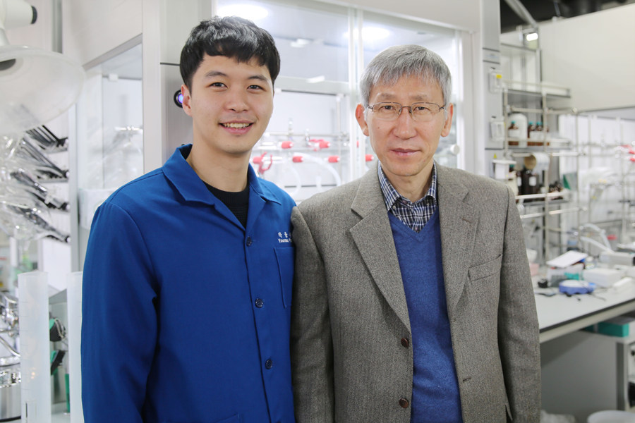 Dr. Yoonsu Park (left ) with professor Chang Sukbok