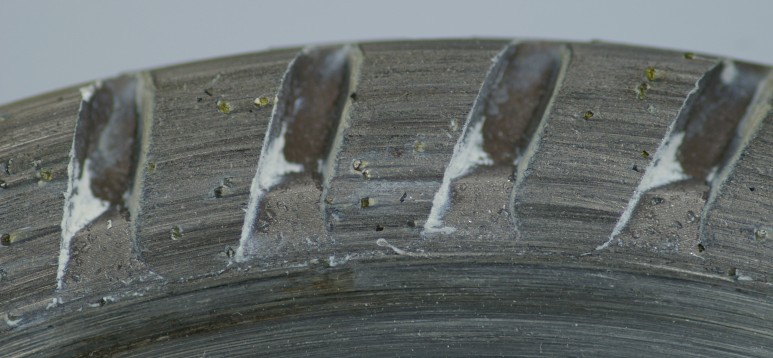 다이아몬드가 박혀 있는 다이아몬드 블레이드. 콘크리트나 대리석은 물론 거의 모든 물질을 자르고 다듬는 데 다이아몬드가 사용된다. ⓒWikimedia Commons