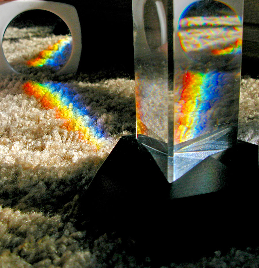 빛을 나눈다는 의미를 가진 분광이라는 단어는 분광학의 유래가 되는 뉴턴의 프리즘 실험을 잘 반영한다. (출처: Flickr)