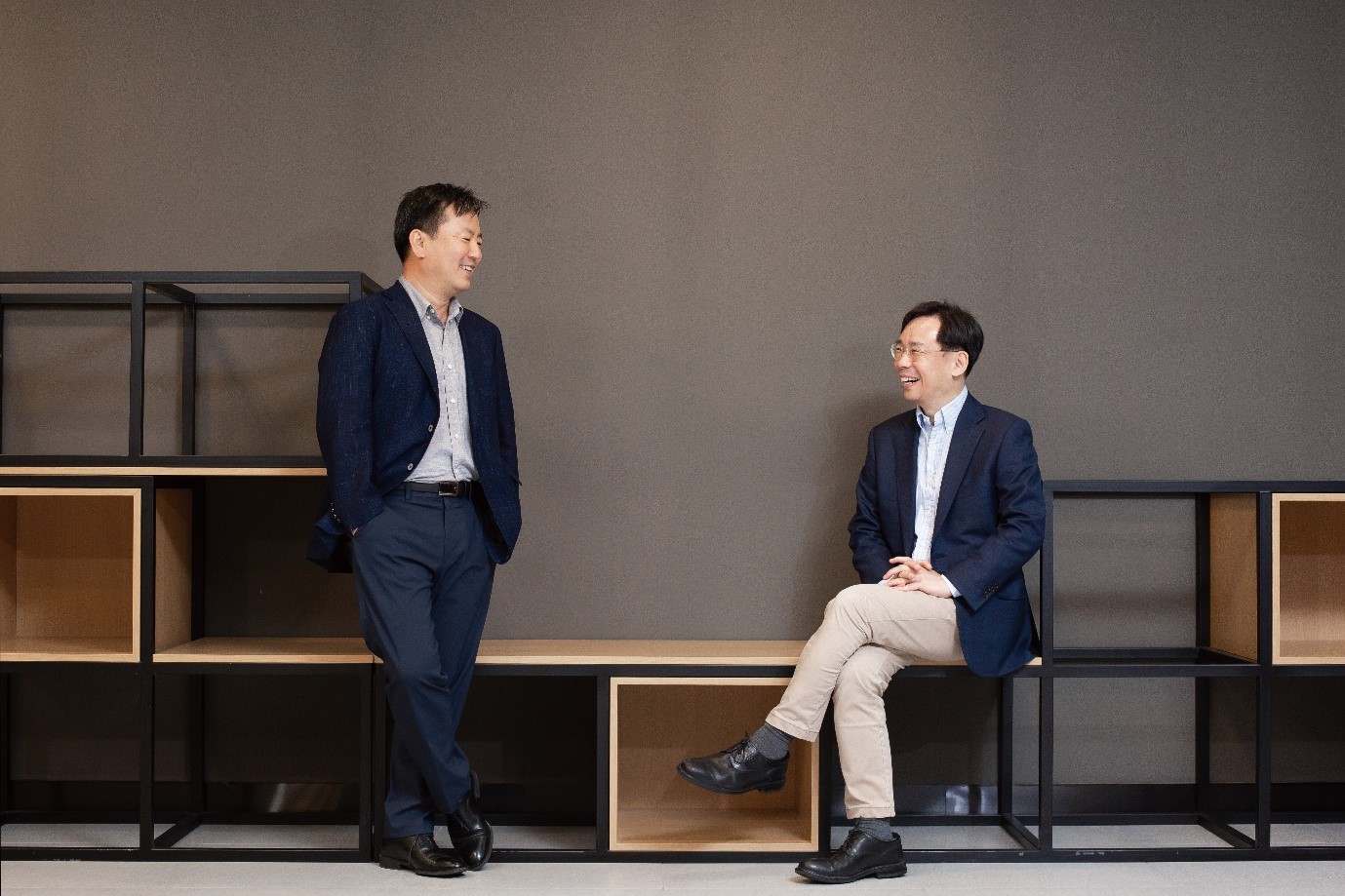 CHOI Young Ki
            President of the Korea Virus Research Institute
            Director of the Center for Study of Emerging and Re-emerging Viruses
            SHIN Eui-Cheol
            Director of the Center for Viral Immunology
            