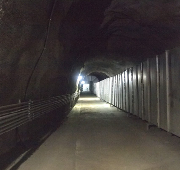 양양에 있는 지하실험실. 무려 지하 700m까지 터널로 이어져 있다.
