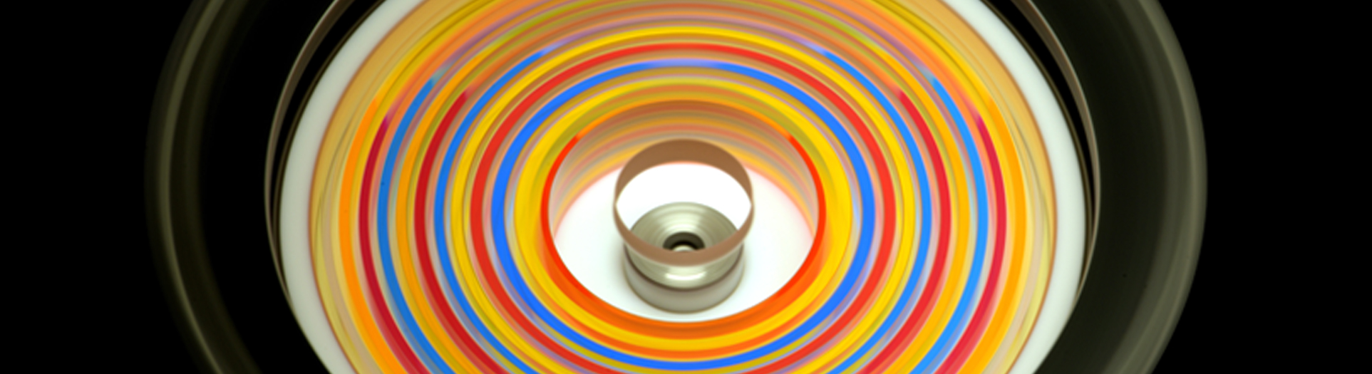 Concentric liquid reactors simplify multistep chemical processes