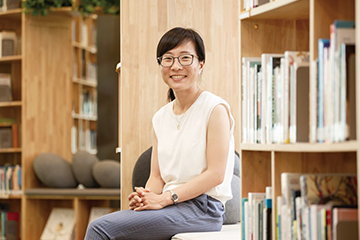 The Scientist Who Chases After the First Rising Star at Dawn