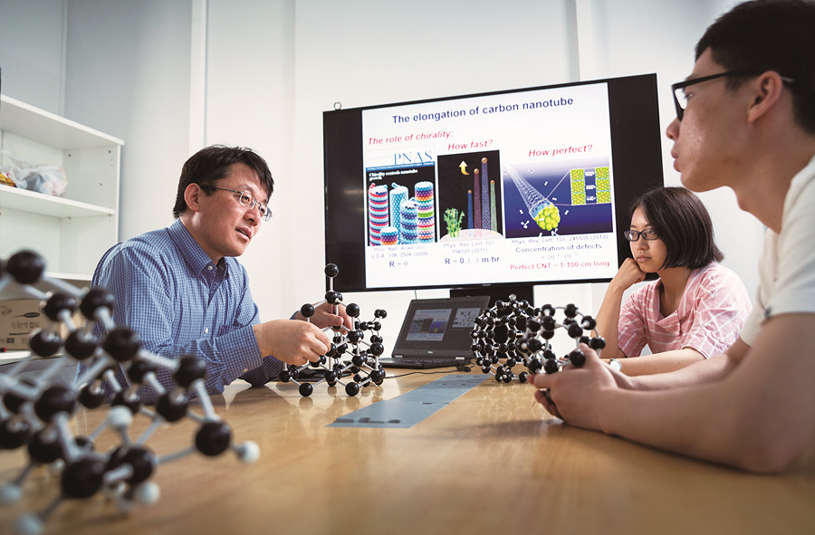 Professor Ding’s theoretical research group at CMCM studies diverse carbon materials (Credit: UNIST)