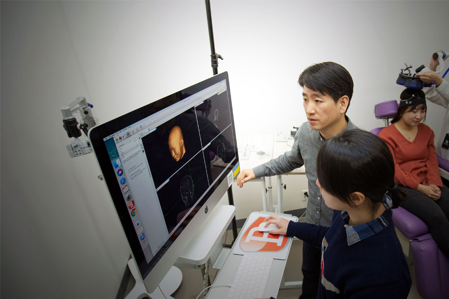 Prof. Kim checking the brain regions activated by TMS (transcranial magnetic stimulation). TMS is a noninvasive brain stimulation technique that generates neural signals using a magnetic field induced by an electric current in a coil.