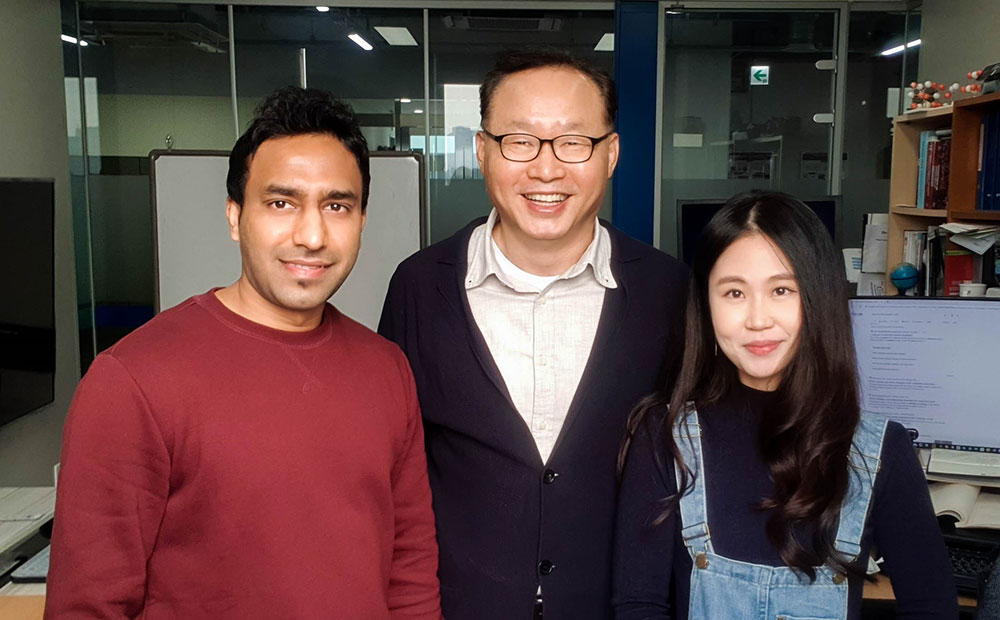 Figure 3. ( Left to right ) Ashwani Kumar (Co-1st author), Prof. Hyoung Lee (Corresponding author) and Jinsun Lee (Co-1st author). (Credit: IBS)