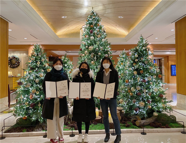 수상자 : 팀명_사이언스매니악(왼쪽부터 김하은,주효빈,최수현)