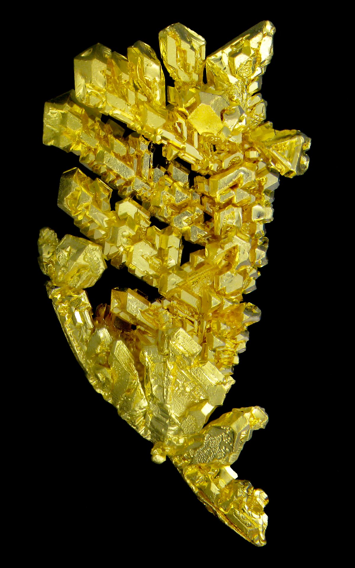 국내 연구자들이 주도한 국제 공동연구팀이 금 원자들이 모여 나노 결정을 생성하는 순간을 세계 최초로 관찰하는 데 성공했다. 사진 <사이언스> 제공. © Paul Straathof/Paul's Lab