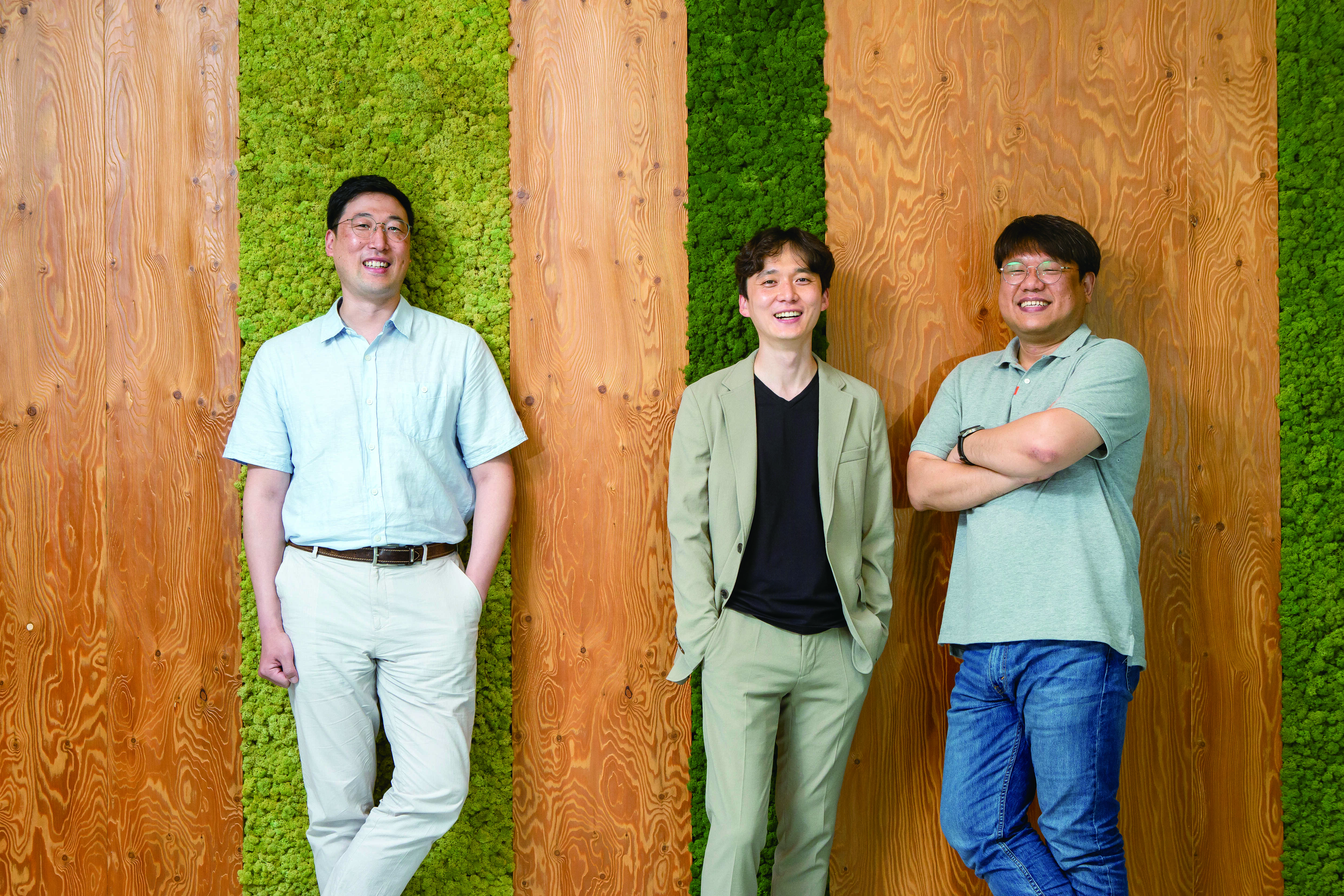 Senior Technician KIM Hwan, Senior Technician RYU Bum Han and Chief Technician HEO Mu Young from left.