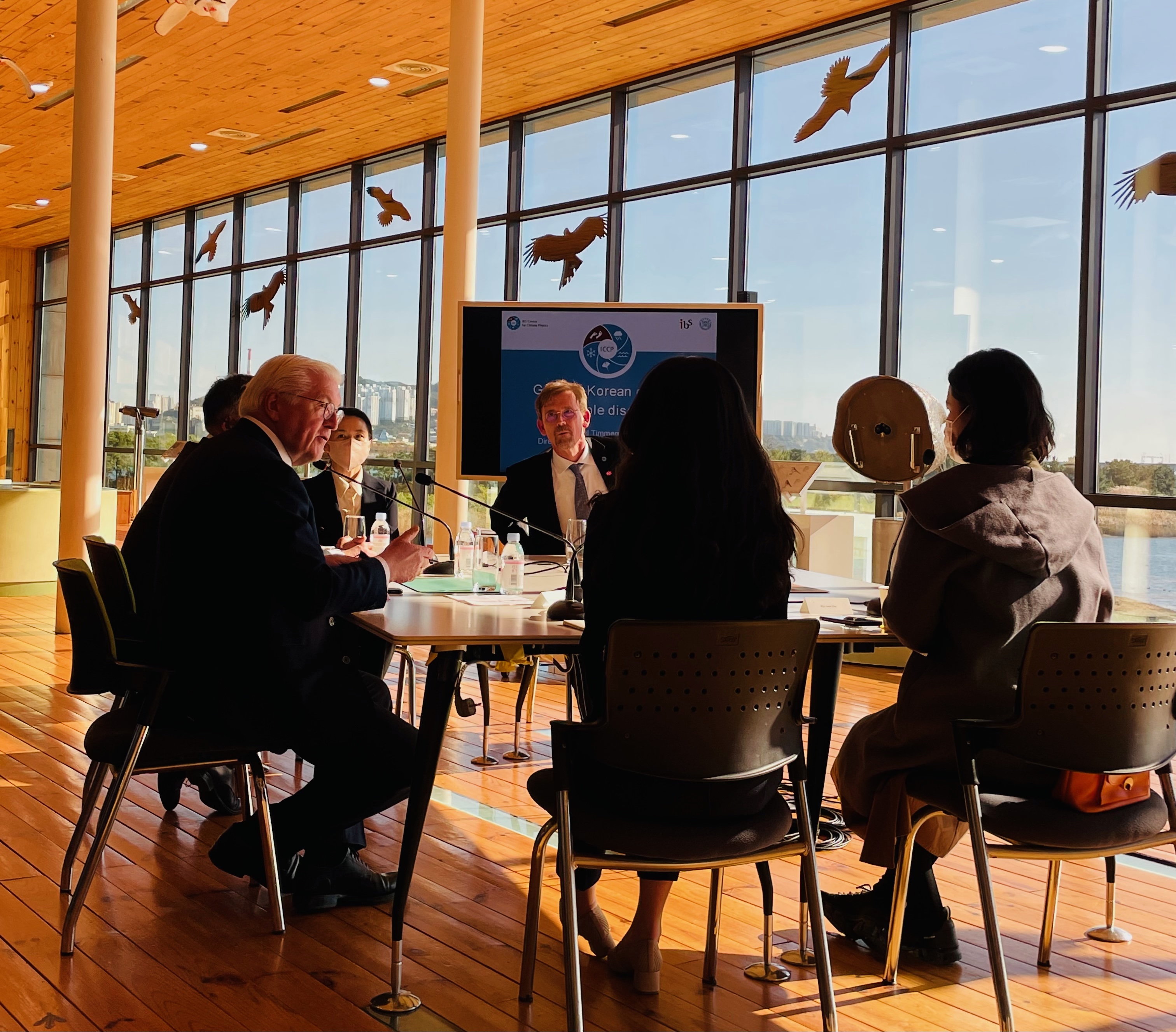 Busan Climate Roundtable with German Federal President Frank-Walter Steinmeier (left), scientists from the IBS Center for Climate Physics (back), and members of Green Environment Youth Korea (front right) at the Nakdong Estuary Eco Center (photo, courtesy of Regina Bode).