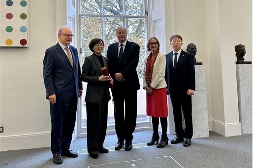 Director KIM V. Narry taking a photo after signing the charter. From right: IBS President NOH Do Young, Alison NOBLE, Adrian SMITH, KIM V. Narry, and Mark WALPORT