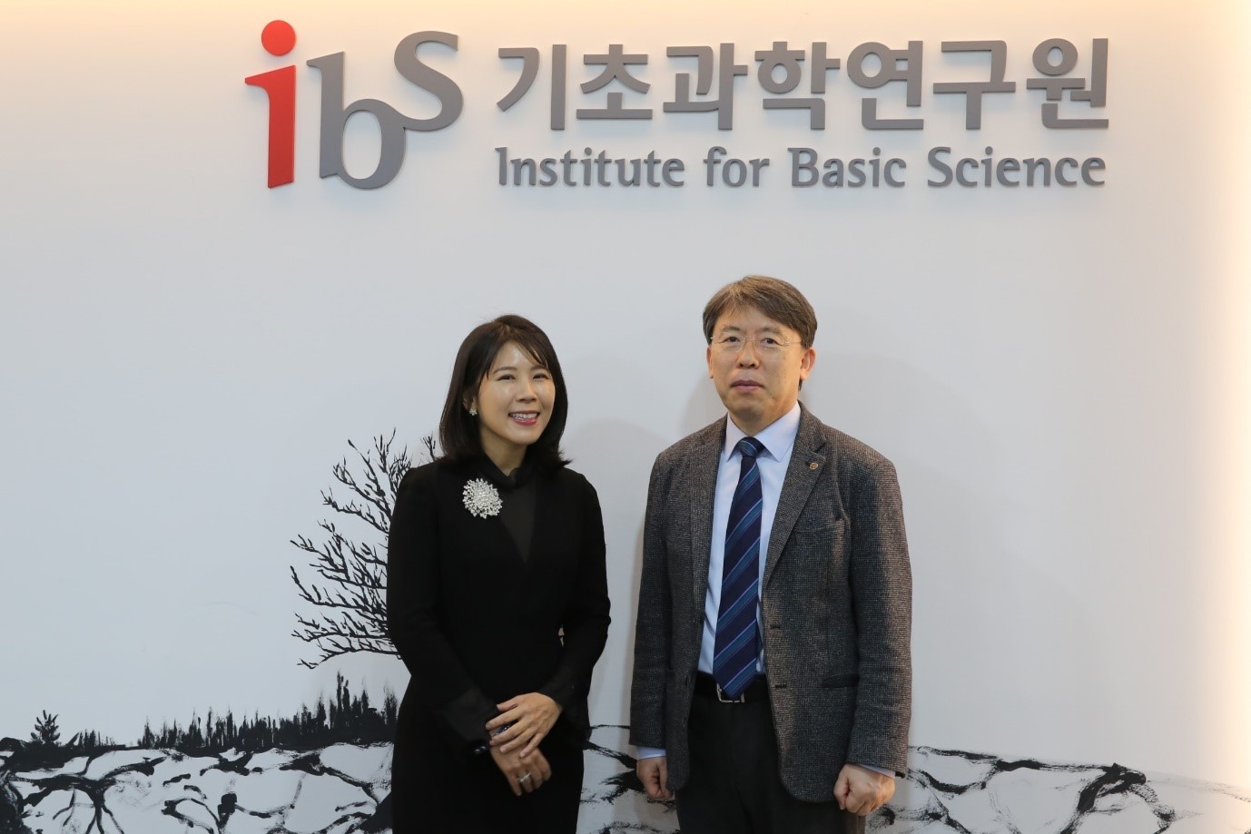 ▲ IBS President NOH Do Young (right), CI CHA Meeyoung (left)
